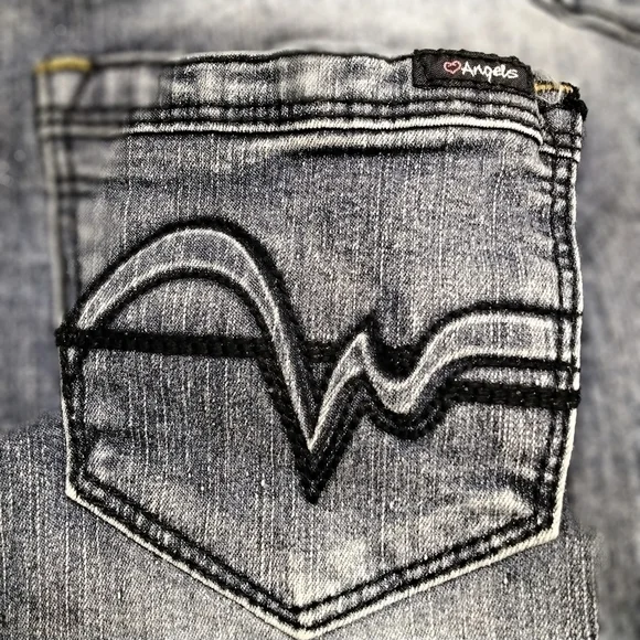 GIRL'S ANGEL CUT OFF JEANS    Size 5 - Picture 4 of 4